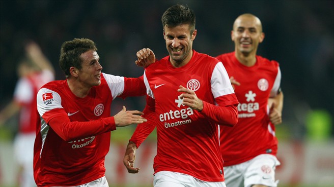  谢菲联保级生死战告急，主场憾平埃弗顿错失良机  