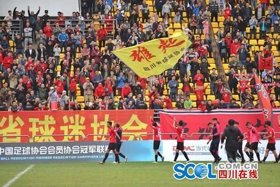  曼联防守漏洞百出，遭水晶宫三球痛击告别争冠行列